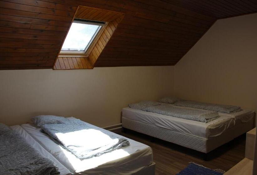 غرفة عائلية, Natúra Panzió&apartmanház