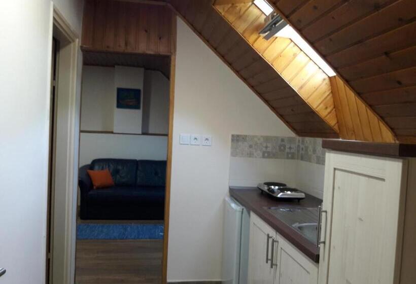 جناح عائلي, Natúra Panzió&apartmanház