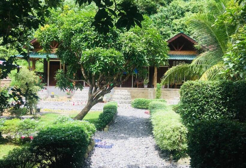 اتاق استاندارد با چشم‌انداز باغ, Sahnan Guest House