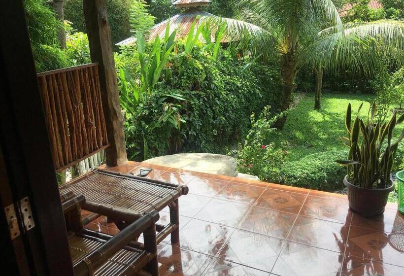 اتاق استاندارد با چشم‌انداز باغ, Sahnan Guest House