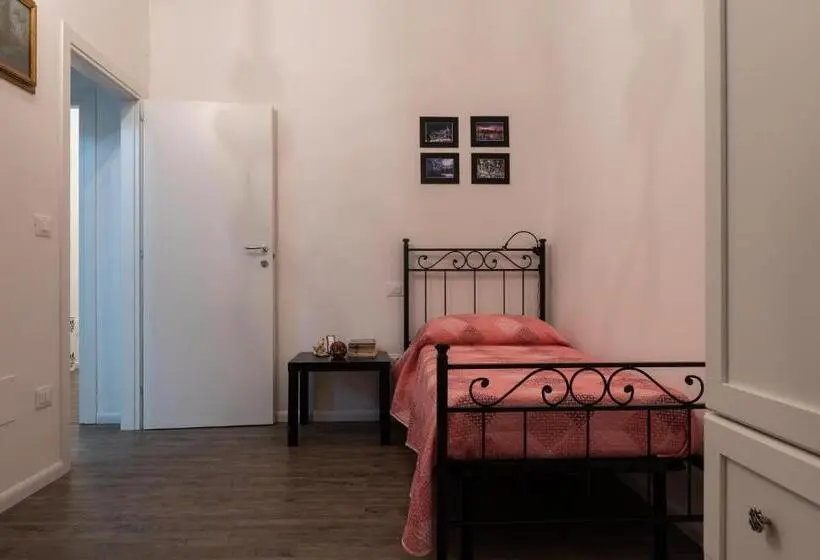 سوییت با چشم‌انداز باغ, La Casa Di Alvy