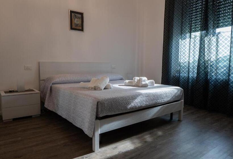 سوییت با چشمانداز باغ, La Casa Di Alvy