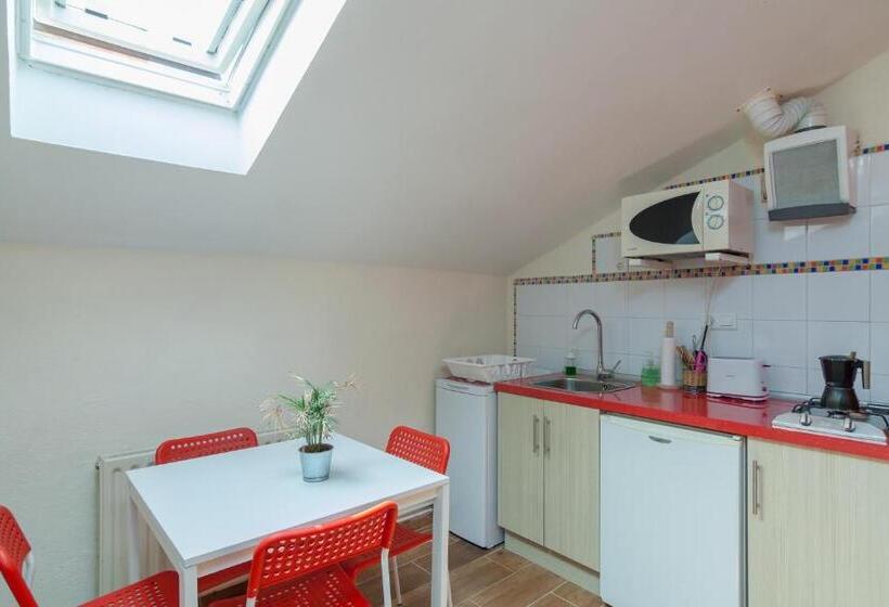 주니어 스위트, La Casa De Mamasita