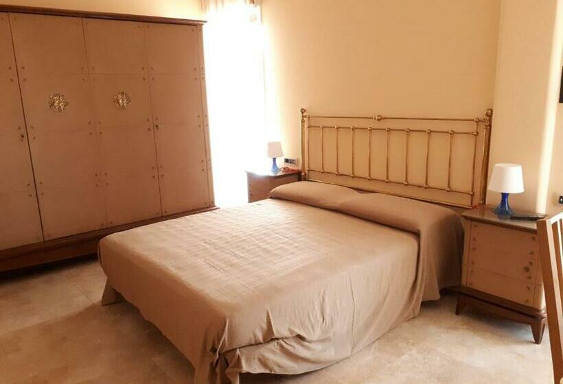 غرفة قياسية مزودة بتراس مطلة على الجبل, B&b Aurora