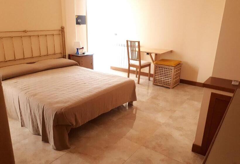 غرفة قياسية مزودة بتراس مطلة على الجبل, B&b Aurora