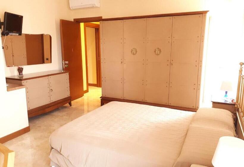 غرفة قياسية مزودة بتراس مطلة على الجبل, B&b Aurora