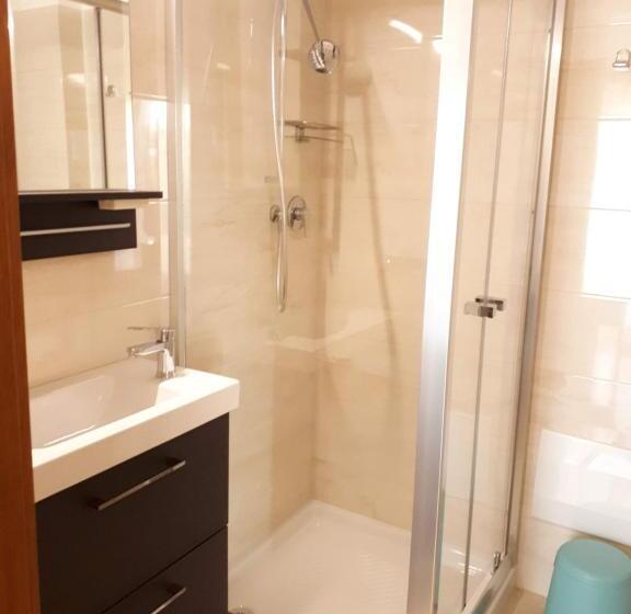 اتاق استاندارد با تراس و چشم‌انداز کوهستان, B&b Aurora
