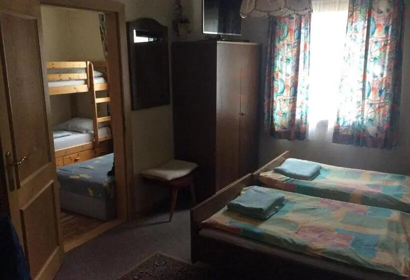 Family Room, Mooswirt
