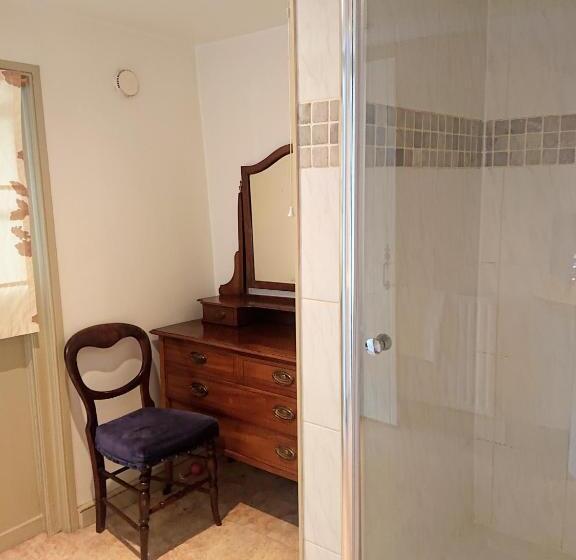 חדר סטנדרט חדר אמבטיה משותף, The Darlington