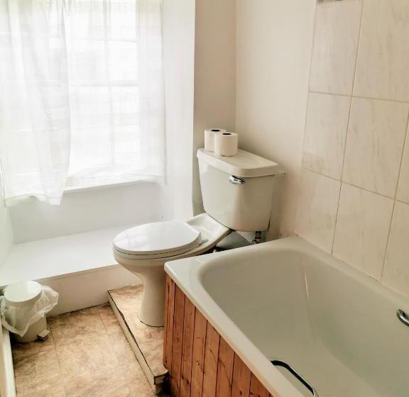 חדר סטנדרט, The Darlington