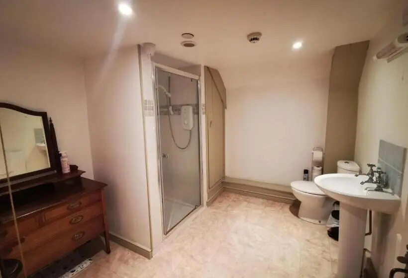 Suite Familiare, The Darlington