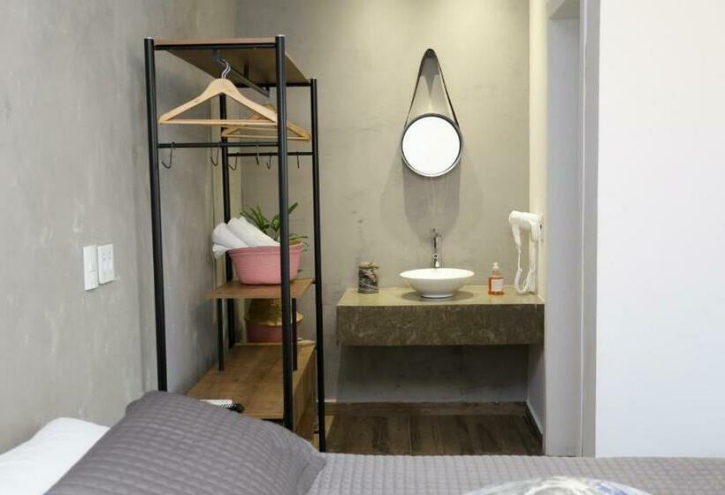 스탠다드 룸, Pequeno Paraíso