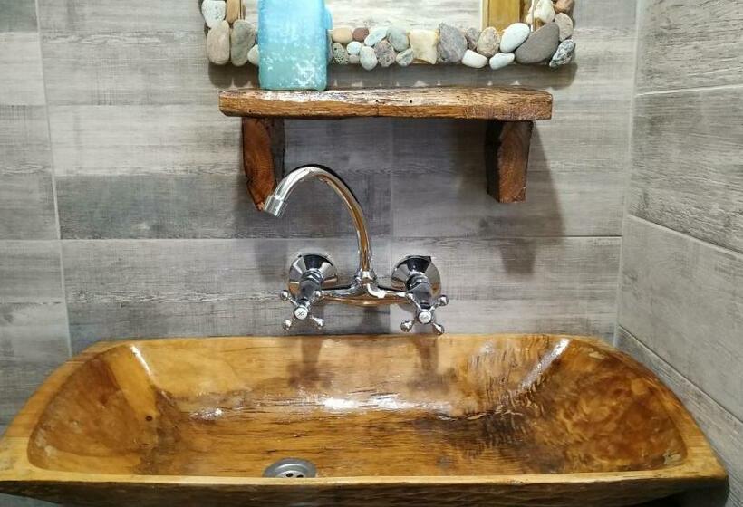 غرفة قياسية فردية, The Old Nest