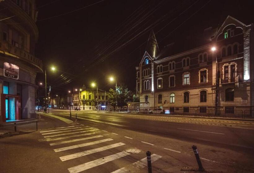 スタンダードトリプルルーム, Timhouse