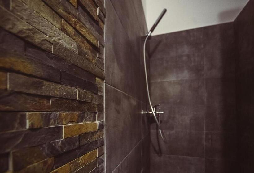 スタンダードルーム, Timhouse