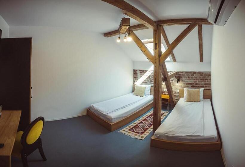 スタンダードルーム, Timhouse