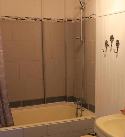 غرفة قياسية ثلاثية, Chambre Cozy Et Salon De 60 M2 Au Coeur De La Cité