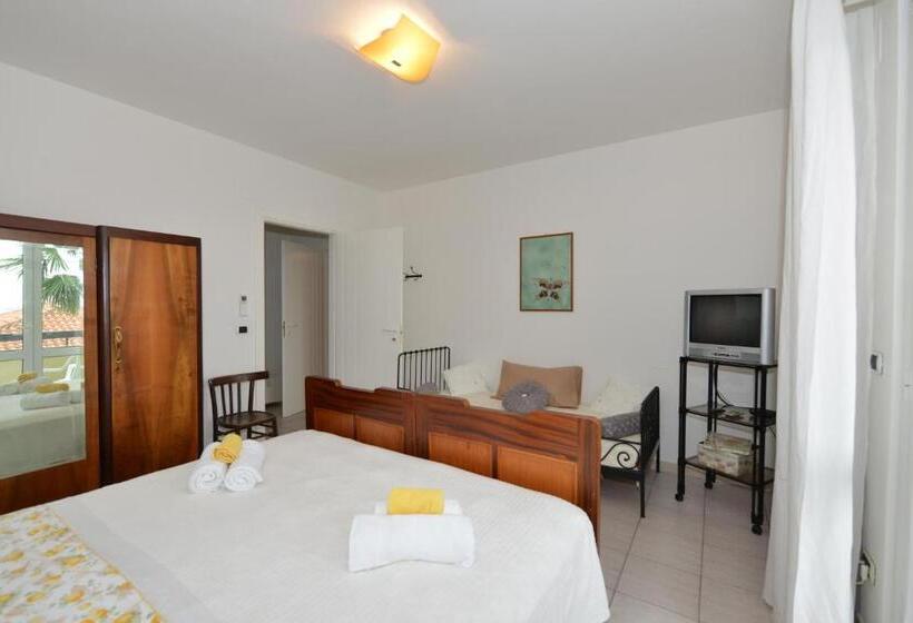 اتاق استاندارد سه تخته با بالکن, B&b La Casa Del Casale