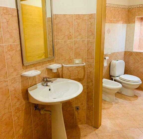 סוויטה משפחתית, Beb C’est Lavis