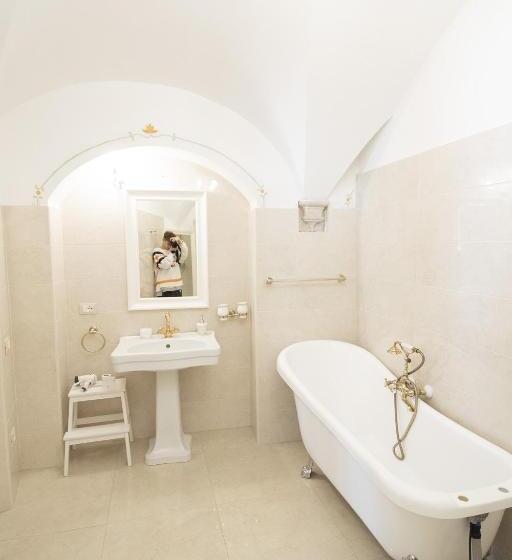 סוויטה נשיאותית, Beb C’est Lavis