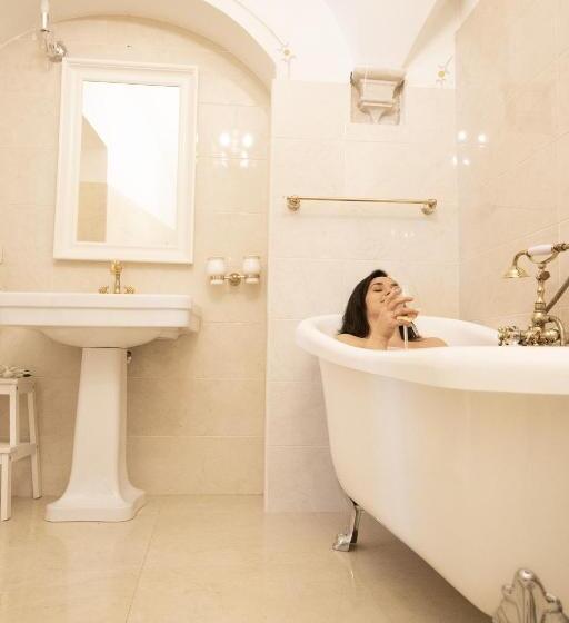 סוויטה נשיאותית, Beb C’est Lavis