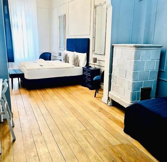 Suite Deluxe, Beb C’est Lavis