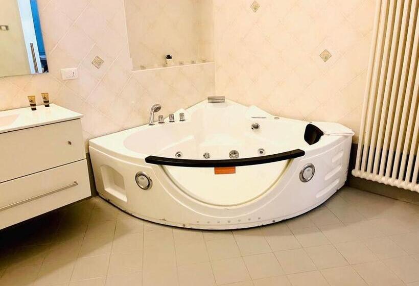 Suite Deluxe, Beb C’est Lavis