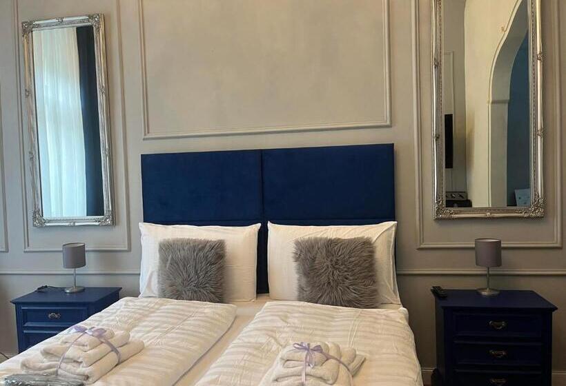 Suite Deluxe, Beb C’est Lavis