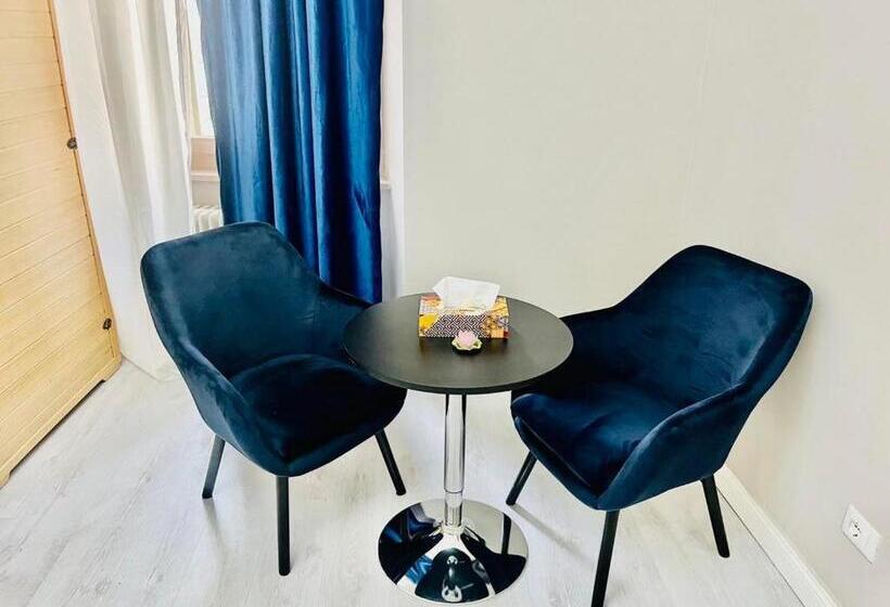 Pokój Deluxe, Beb C’est Lavis