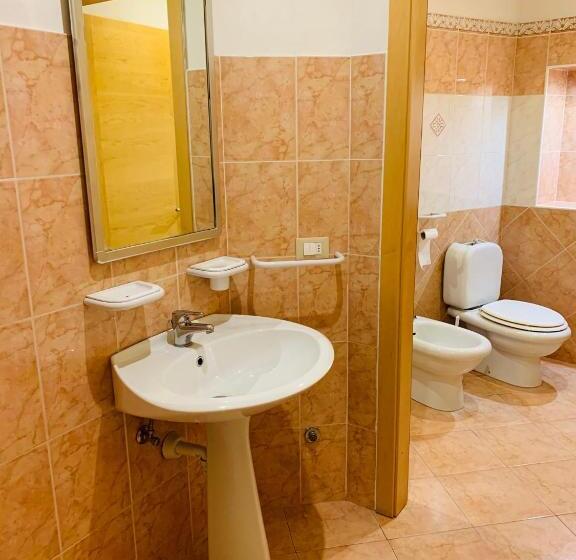 חדר דלוקס, Beb C’est Lavis