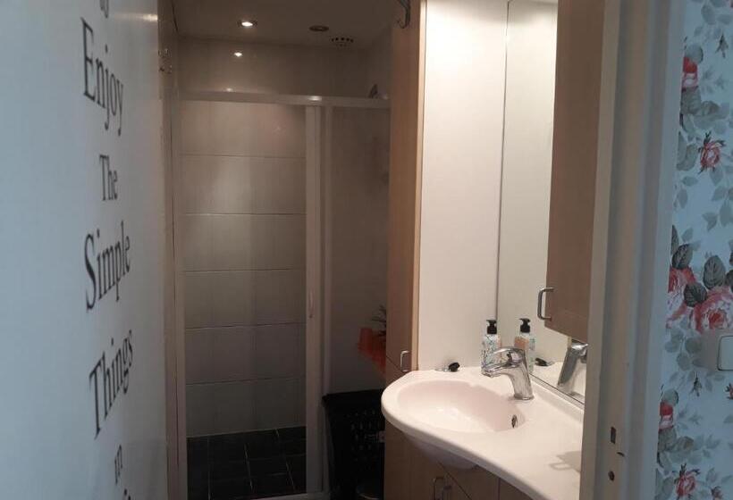 חדר אקונומי, Familie Postma B&b Anjum