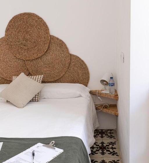 غرفة قياسية مع حمام خارجي, Mapango Small Rooms