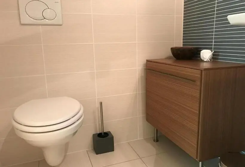 庭の見えるスタンダードトリプルルーム, Chambre D Hôtes La Dentalie