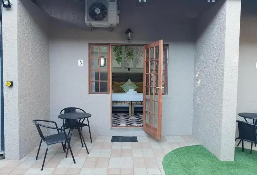 Perhesviitti, Guest Suites On Connor