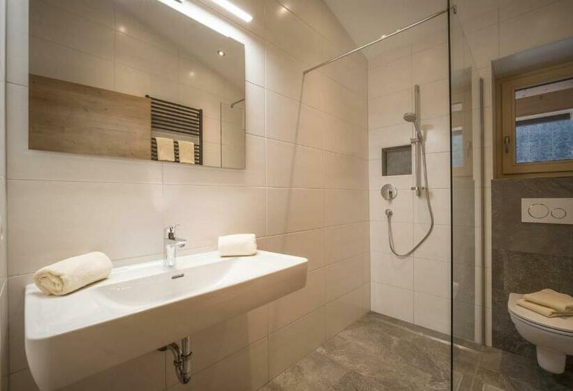 شقة 3 غرف, Haus Kreidl