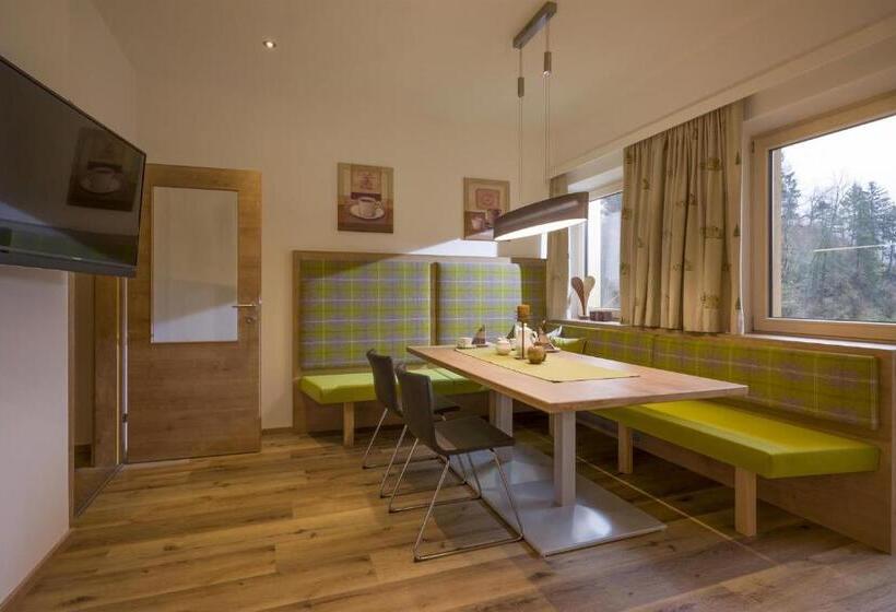 شقة 3 غرف, Haus Kreidl