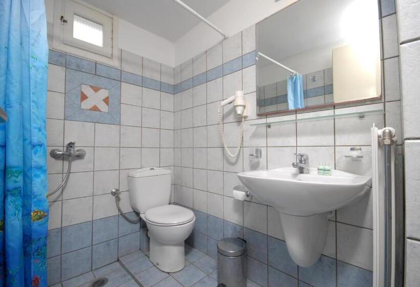 غرفة قياسية ثلاثية, Barbouni Hotel & Studios