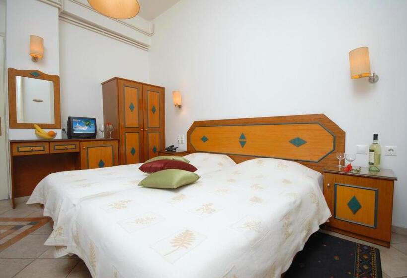 غرفة قياسية ثلاثية, Barbouni Hotel & Studios