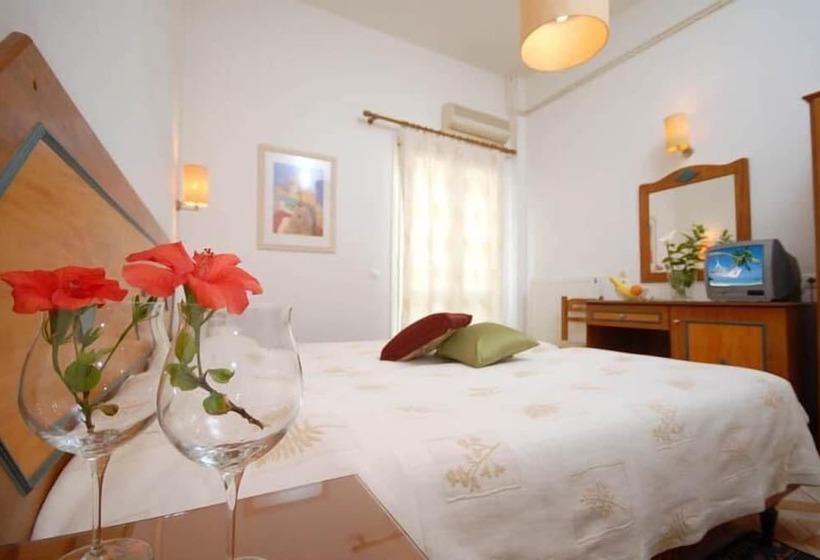 Quarto Triplo Estandar, Barbouni Hotel & Studios