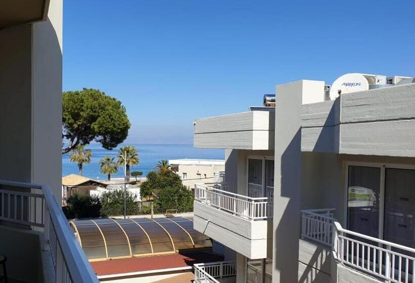 Студио Стандарт с Балконом, Blue Eyes Apartments