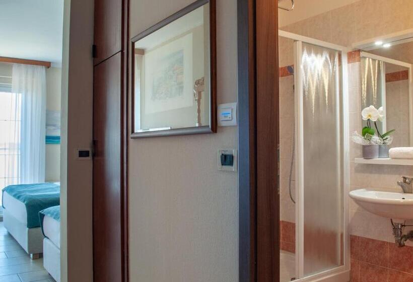 اتاق استاندارد با بالکن و چشمانداز دریا, Belvedere Resort Hotels