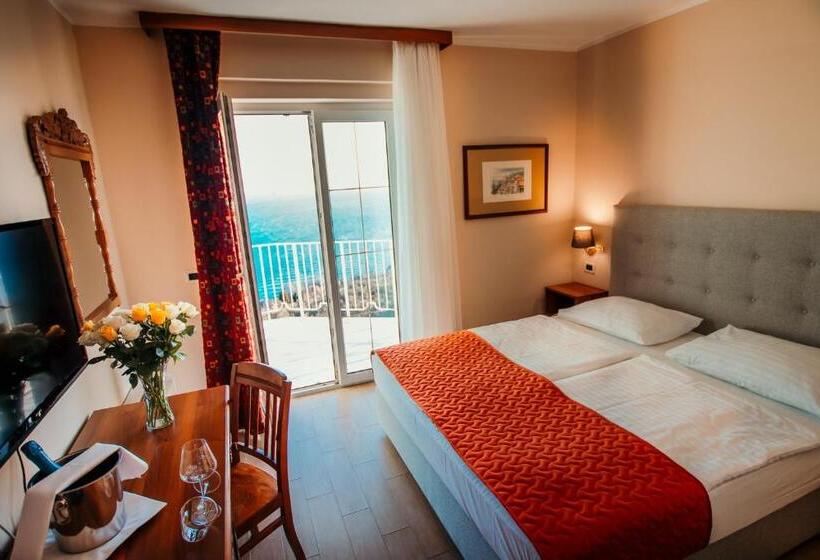 اتاق استاندارد با بالکن و چشمانداز دریا, Belvedere Resort Hotels