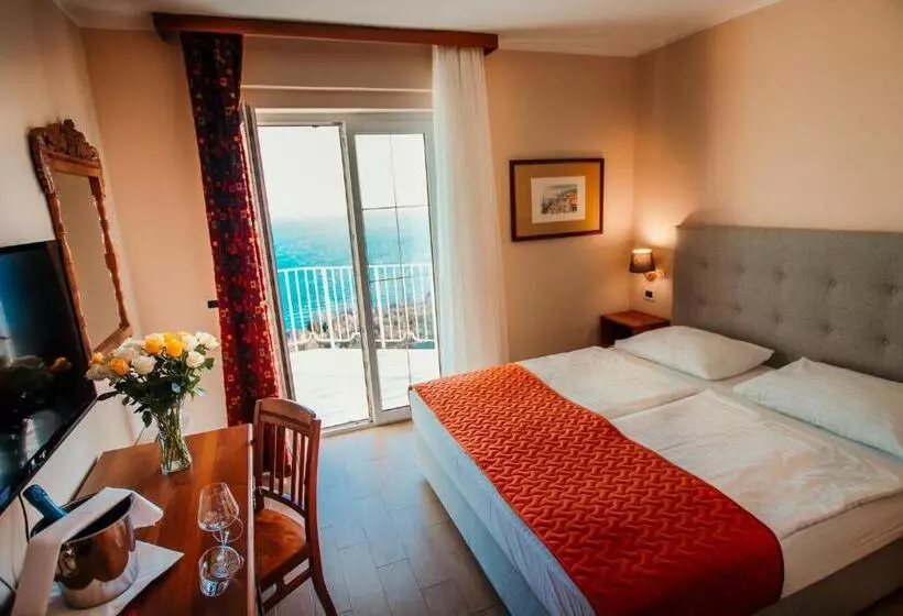 اتاق استاندارد با بالکن و چشم‌انداز دریا, Belvedere Resort Hotels