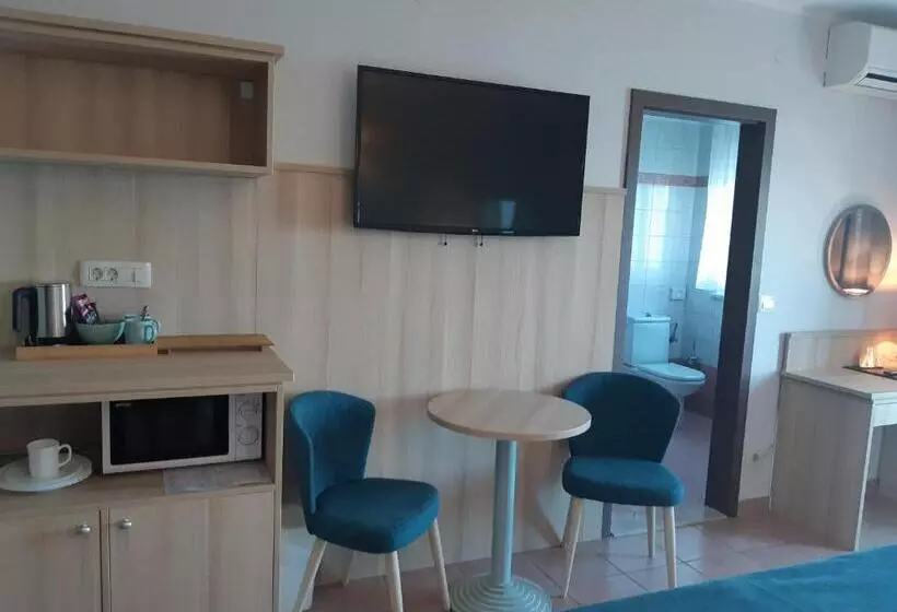 سوییت با چشم‌انداز دریا, Belvedere Resort Hotels