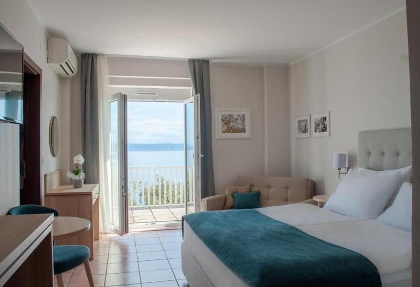 سوییت با چشمانداز دریا, Belvedere Resort Hotels