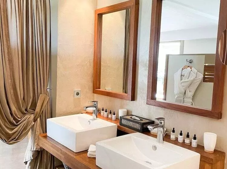 سوئیت رویال, Cannes Villa St Barth