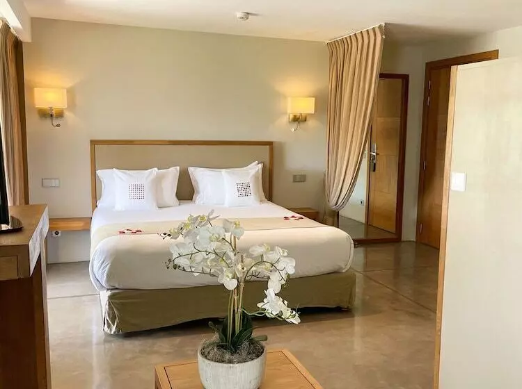 سوئیت رویال, Cannes Villa St Barth