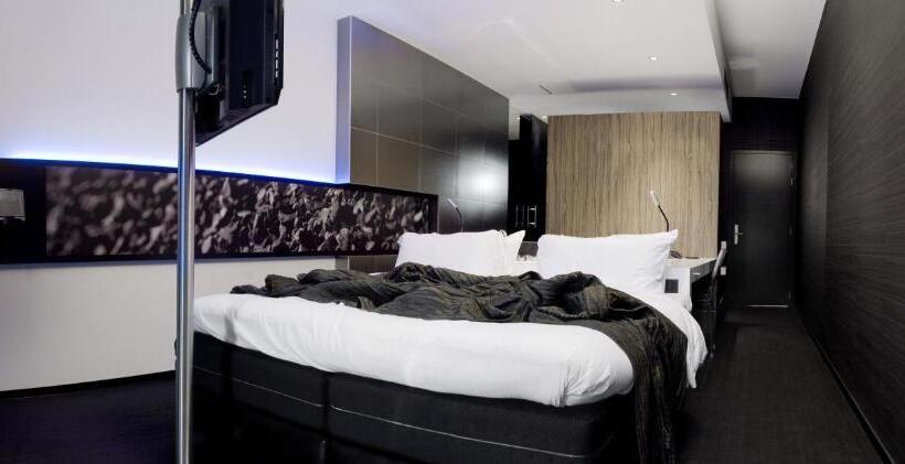 غرفة ديلوكس, Carbon