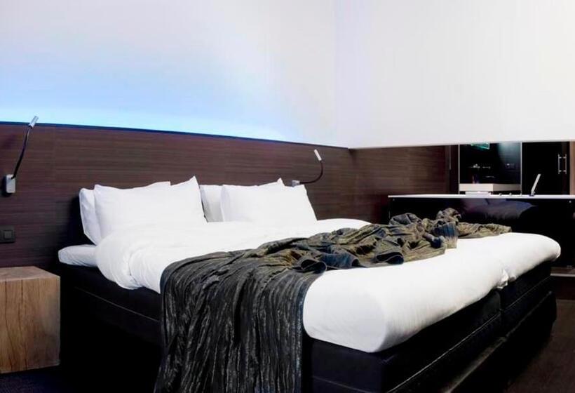 غرفة ديلوكس, Carbon