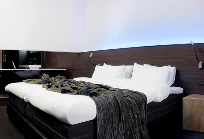 غرفة ديلوكس, Carbon